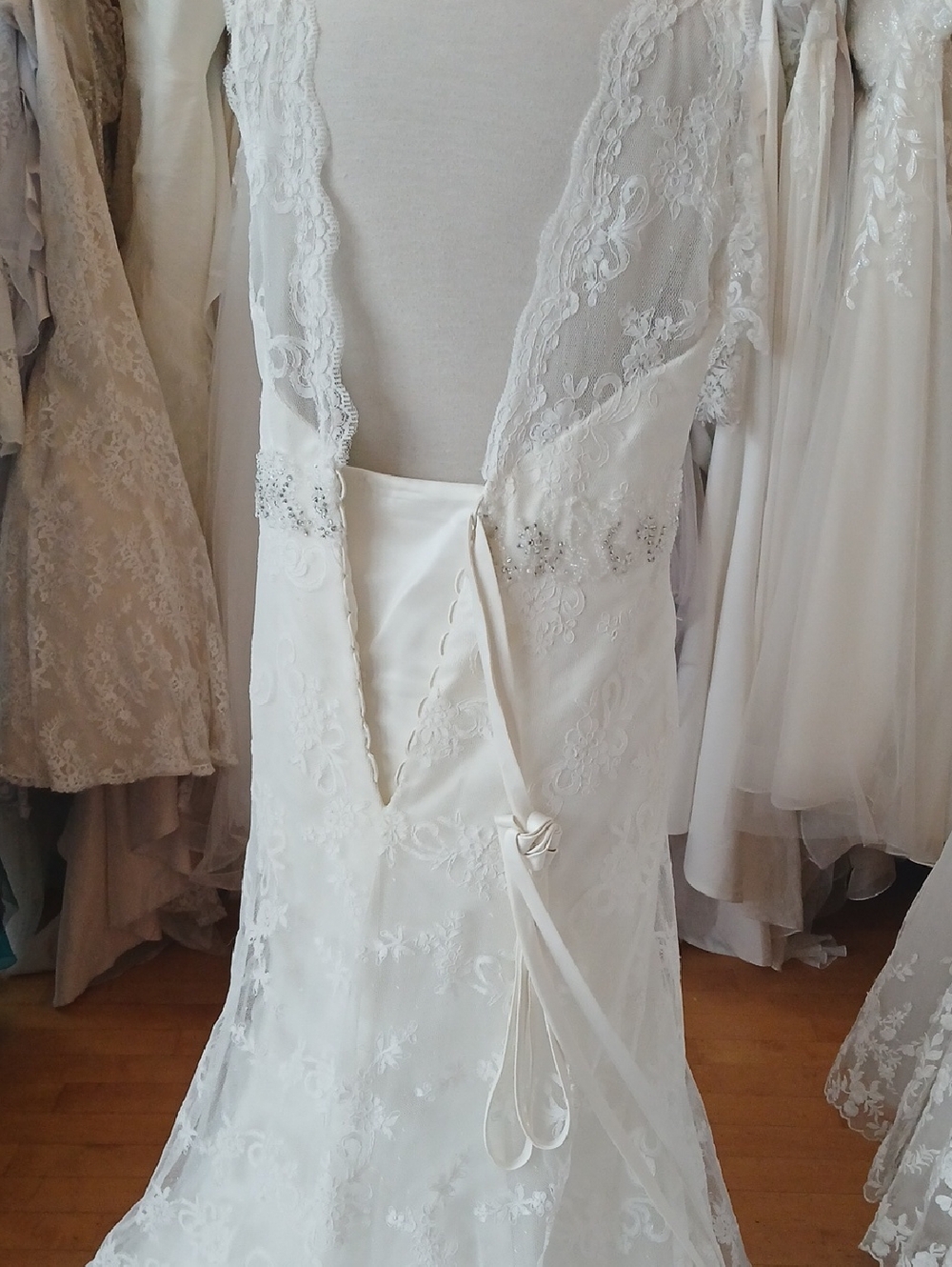 Elegant Lace Wedding Dress Size 18 - Picture 5 of 6